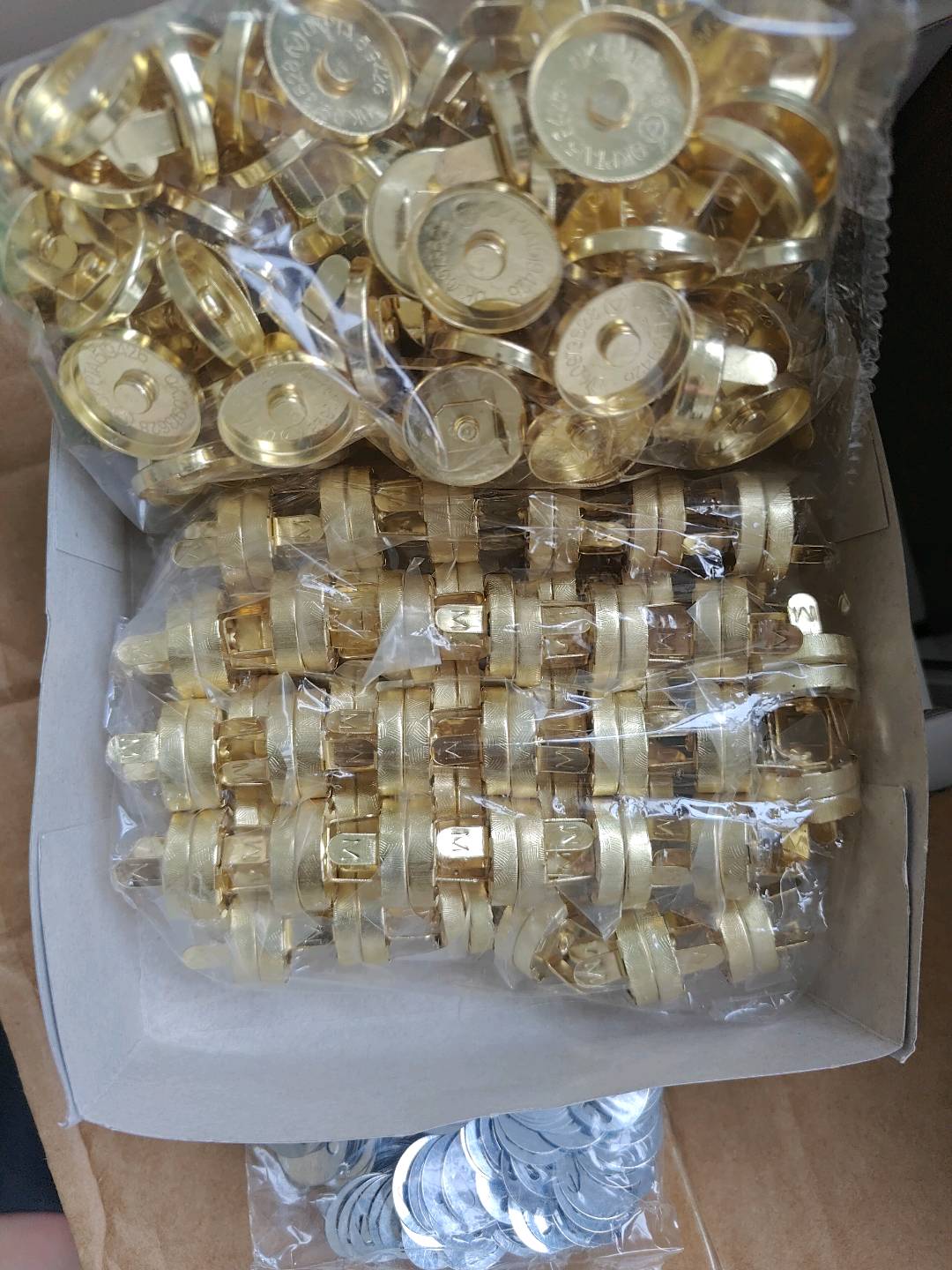 钰权五金辅料&大铁防金全盖压花磁扣吸扣