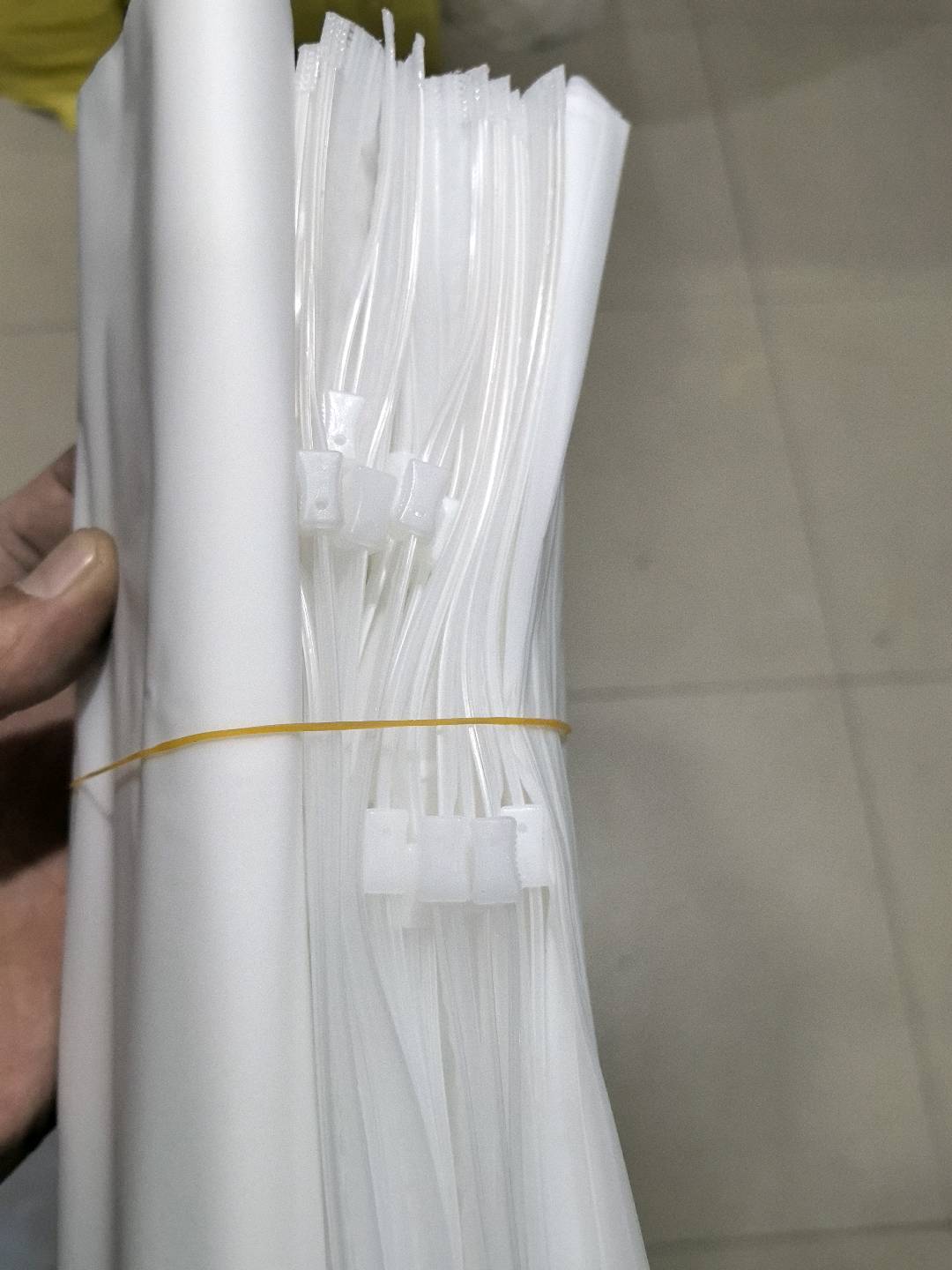 王伟塑料袋辅料店&磨砂拉头塑料袋